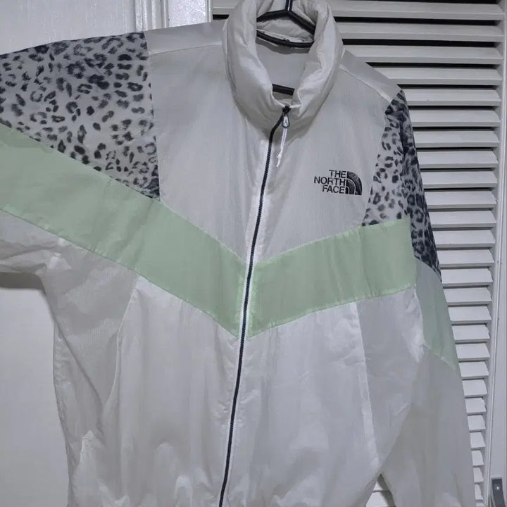 [SOLD OUT] 100 노스페이스 나일론 경량 바람막이 등산복