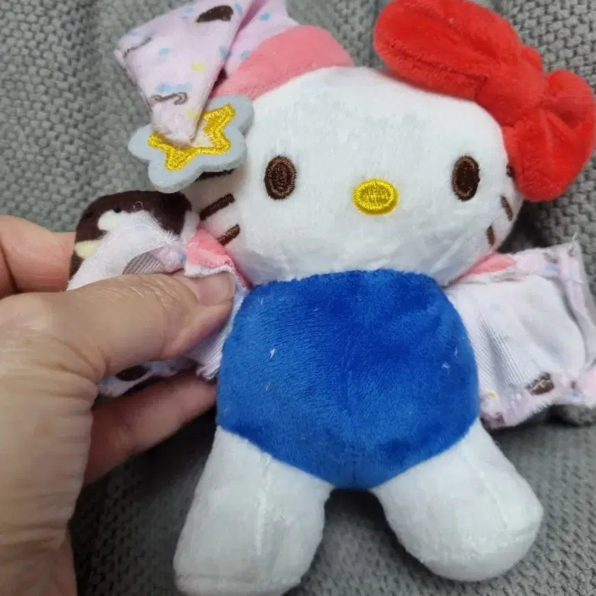 [BUNJANG] Hello Kitty Pajama Doll Keyring / 헬로키티 잠옷 인형키링