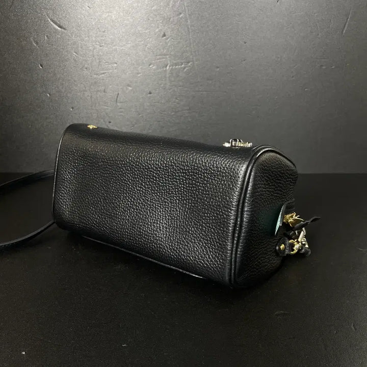 [BUNJANG] A.D.M.J THE BEE Round Accent Black Crossbody Bag / A.D.M.J THE BEE 라운드 악센트 블랙 레이디스 크로스백