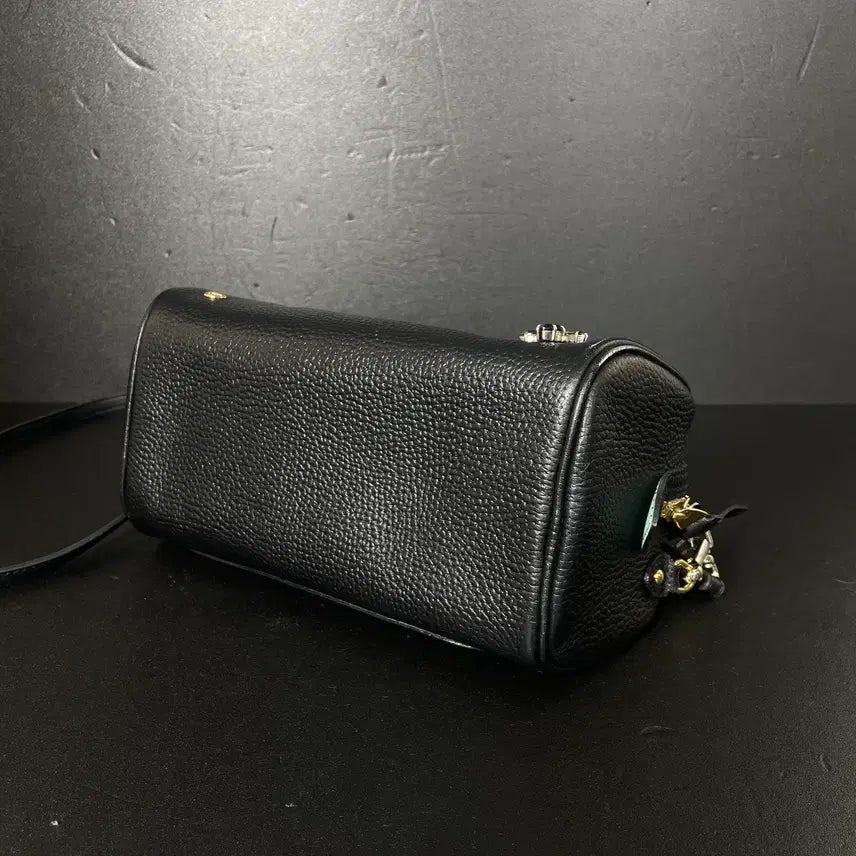 [BUNJANG] A.D.M.J THE BEE Round Accent Black Crossbody Bag / A.D.M.J THE BEE 라운드 악센트 블랙 레이디스 크로스백