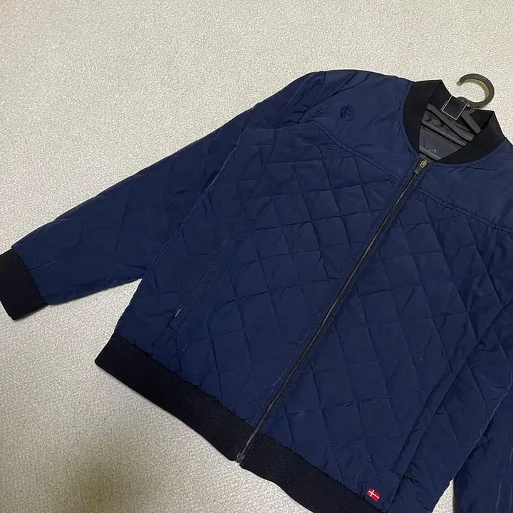 [BUNJANG] Hummel Quilted Bomber Jacket / L 험멜 퀼팅 항공 점퍼 블루종 자켓 N.2535
