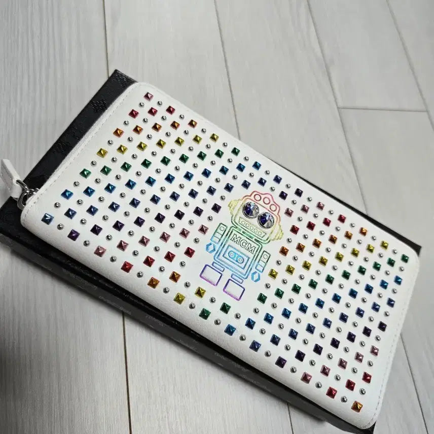 [BUNJANG] MCM Robot Stud Long Wallet / MCM 화이트 로봇 스터드 장지갑