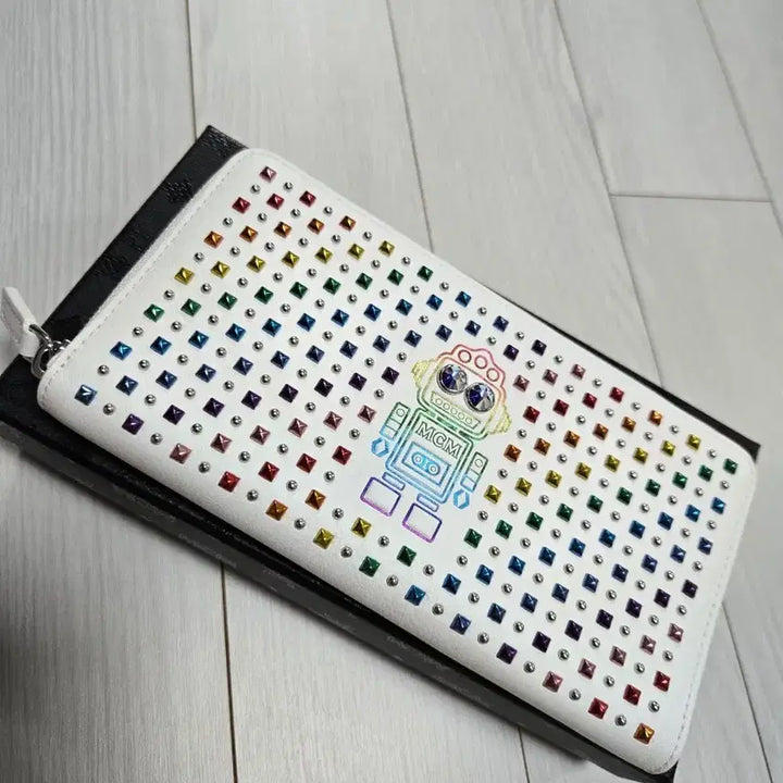 [BUNJANG] MCM Robot Stud Long Wallet / MCM 화이트 로봇 스터드 장지갑