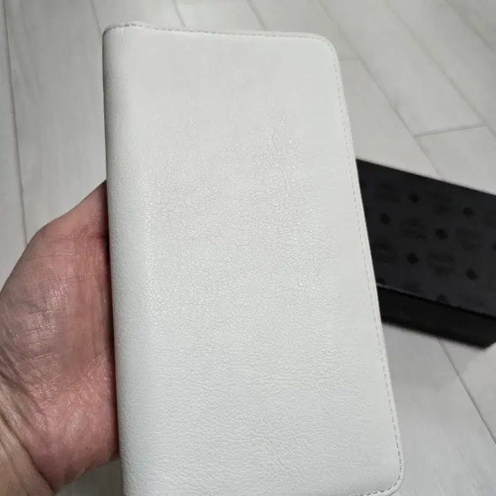 [BUNJANG] MCM Robot Stud Long Wallet / MCM 화이트 로봇 스터드 장지갑