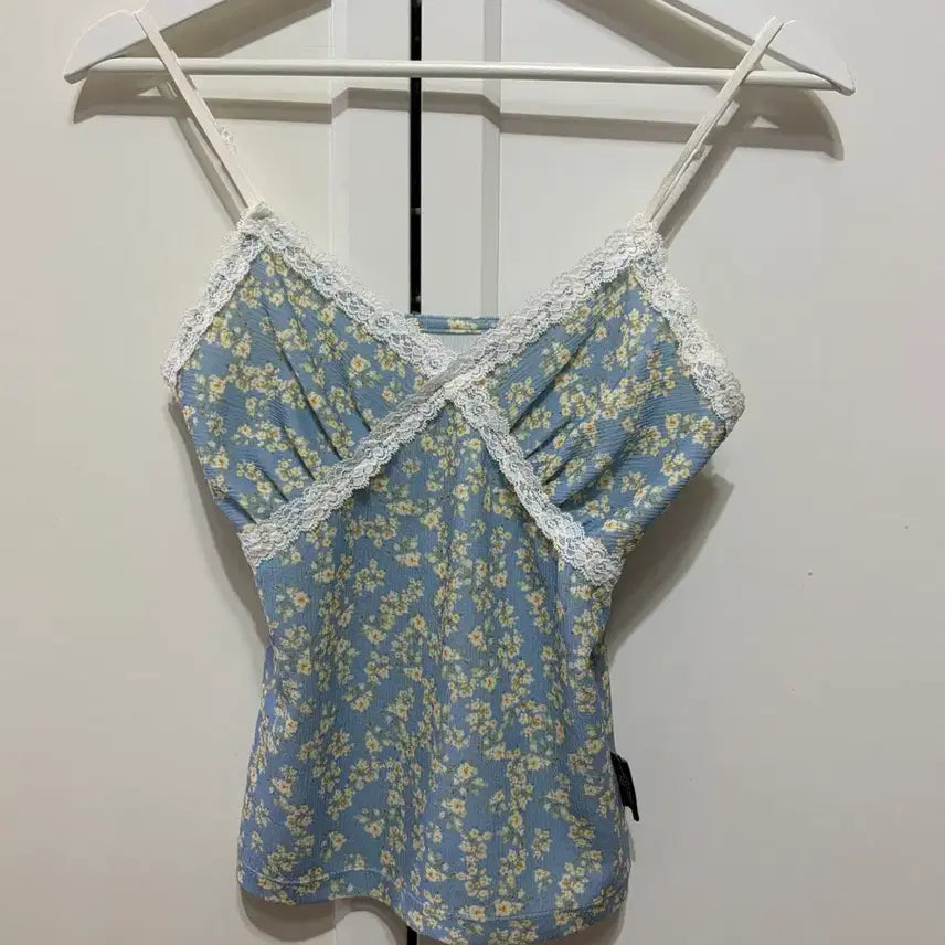 [BUNJANG] The Mysterious Hotel Flower Lace Blue Sleeveless Top / 더미스테리어스호텔 플라워 레이스 블루 슬리브리스