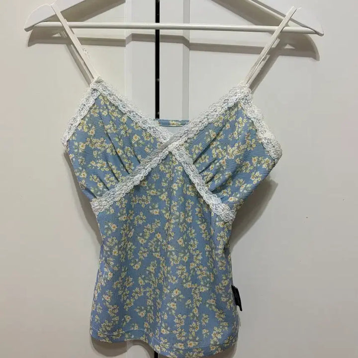 [BUNJANG] The Mysterious Hotel Flower Lace Blue Sleeveless Top / 더미스테리어스호텔 플라워 레이스 블루 슬리브리스