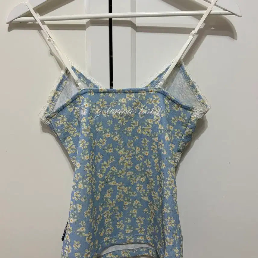 [BUNJANG] The Mysterious Hotel Flower Lace Blue Sleeveless Top / 더미스테리어스호텔 플라워 레이스 블루 슬리브리스