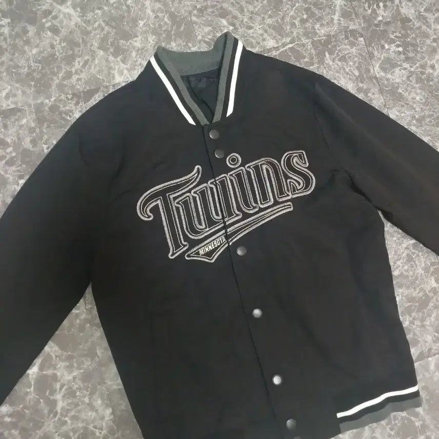 [BUNJANG] MLB Minnesota Twins Detachable Hood Jacket - M / MLB 미네소타 트윈스 후드 자켓(탈부착가능)-M