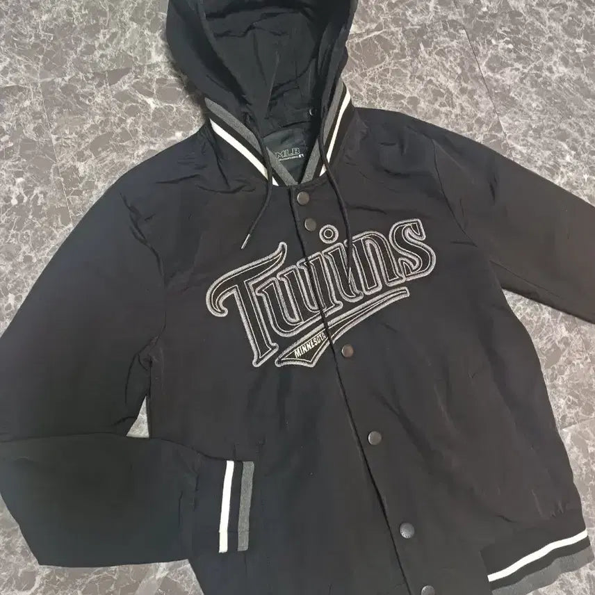 [BUNJANG] MLB Minnesota Twins Detachable Hood Jacket - M / MLB 미네소타 트윈스 후드 자켓(탈부착가능)-M