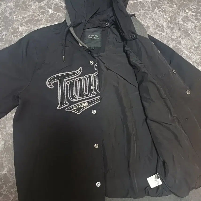 [BUNJANG] MLB Minnesota Twins Detachable Hood Jacket - M / MLB 미네소타 트윈스 후드 자켓(탈부착가능)-M