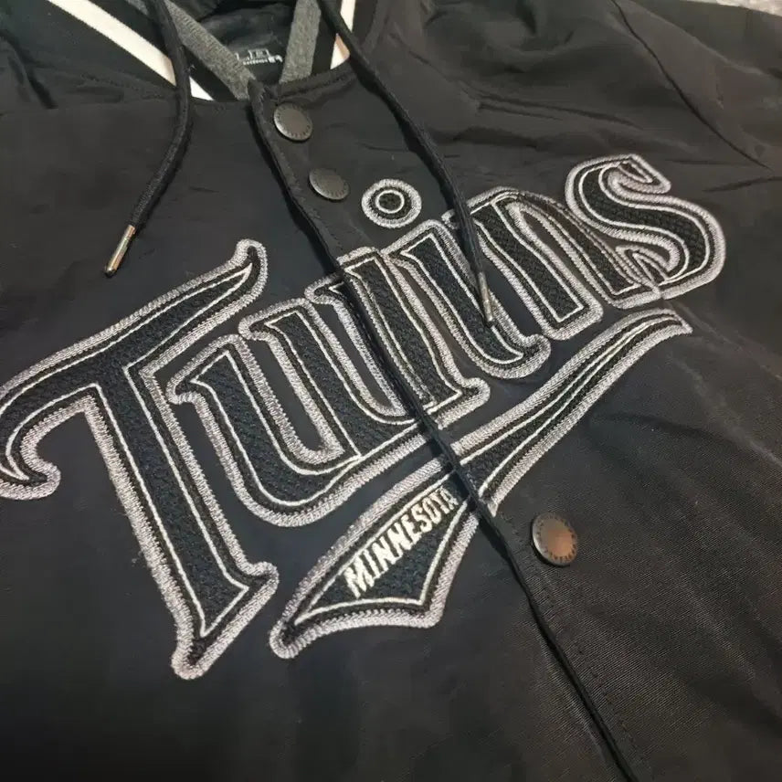 [BUNJANG] MLB Minnesota Twins Detachable Hood Jacket - M / MLB 미네소타 트윈스 후드 자켓(탈부착가능)-M
