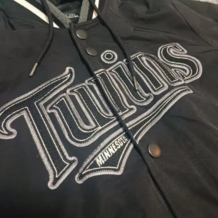 [BUNJANG] MLB Minnesota Twins Detachable Hood Jacket - M / MLB 미네소타 트윈스 후드 자켓(탈부착가능)-M