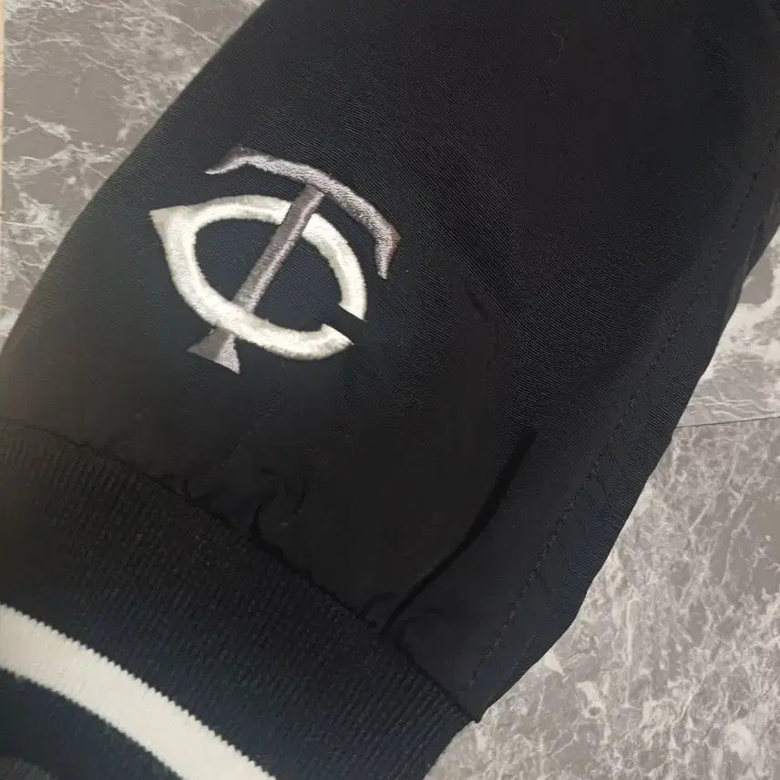 [BUNJANG] MLB Minnesota Twins Detachable Hood Jacket - M / MLB 미네소타 트윈스 후드 자켓(탈부착가능)-M