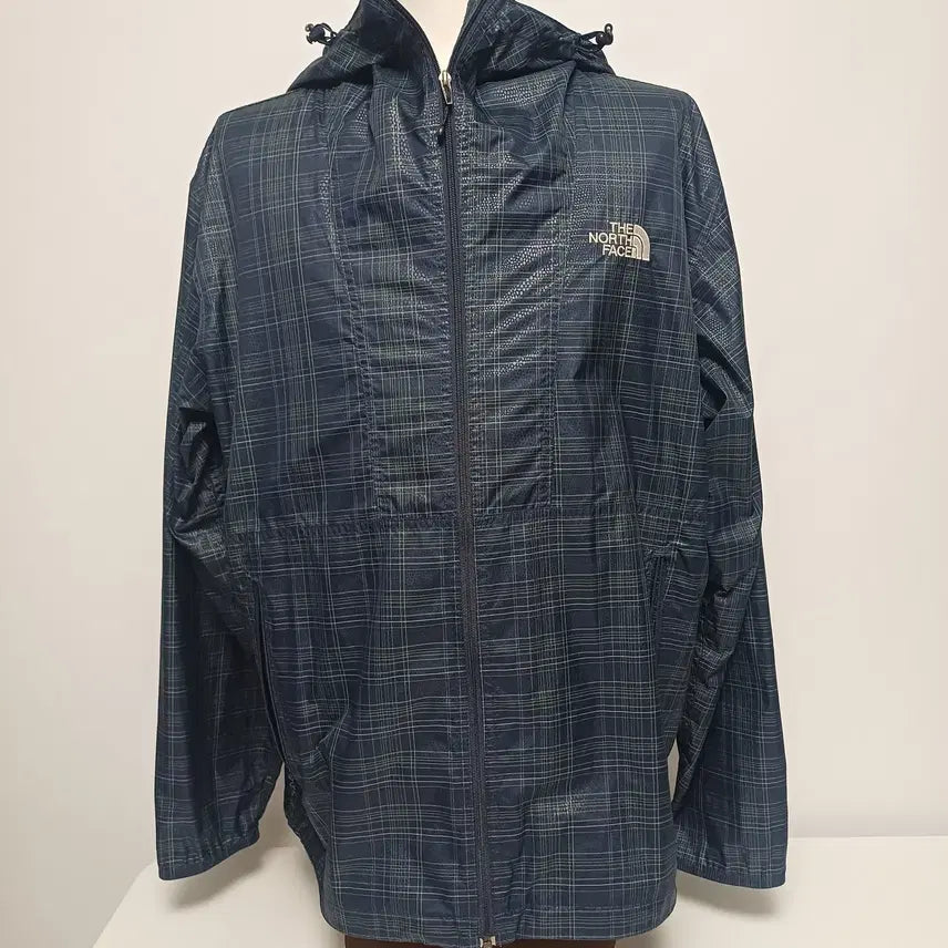 [SOLD OUT] 노스페이스의 남성용 경량 윈드브레이커(바람막이) [110]