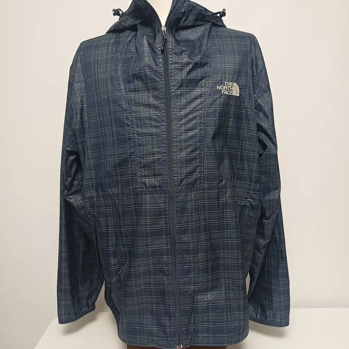 [SOLD OUT] 노스페이스의 남성용 경량 윈드브레이커(바람막이) [110]