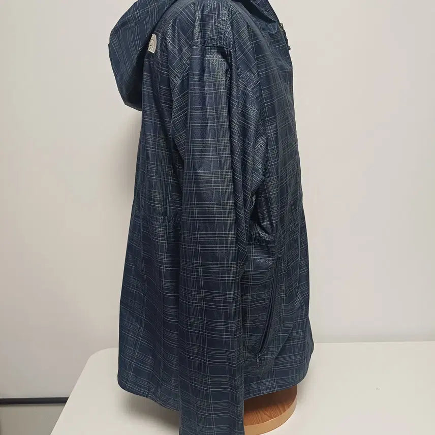 [SOLD OUT] 노스페이스의 남성용 경량 윈드브레이커(바람막이) [110]