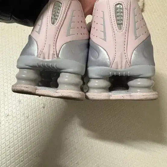 [BUNJANG] Nike Shox R4 Barely Rose Sneakers / 나이키 샥스 r4 베얼리로즈 230 사이즈