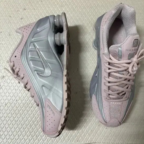 [BUNJANG] Nike Shox R4 Barely Rose Sneakers / 나이키 샥스 r4 베얼리로즈 230 사이즈
