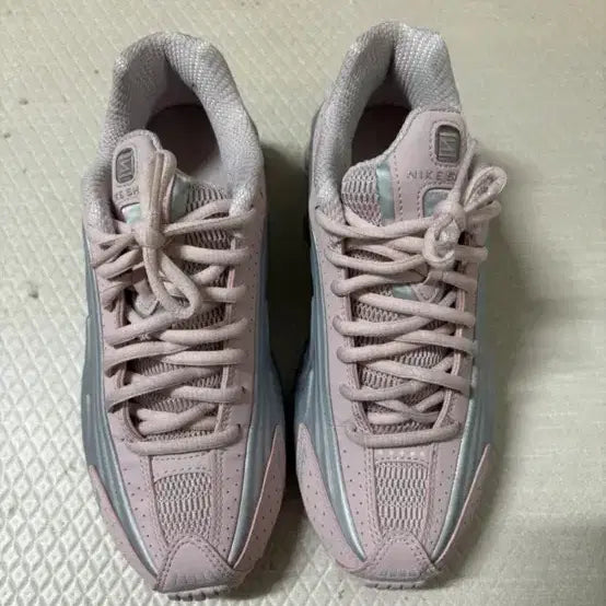 [BUNJANG] Nike Shox R4 Barely Rose Sneakers / 나이키 샥스 r4 베얼리로즈 230 사이즈