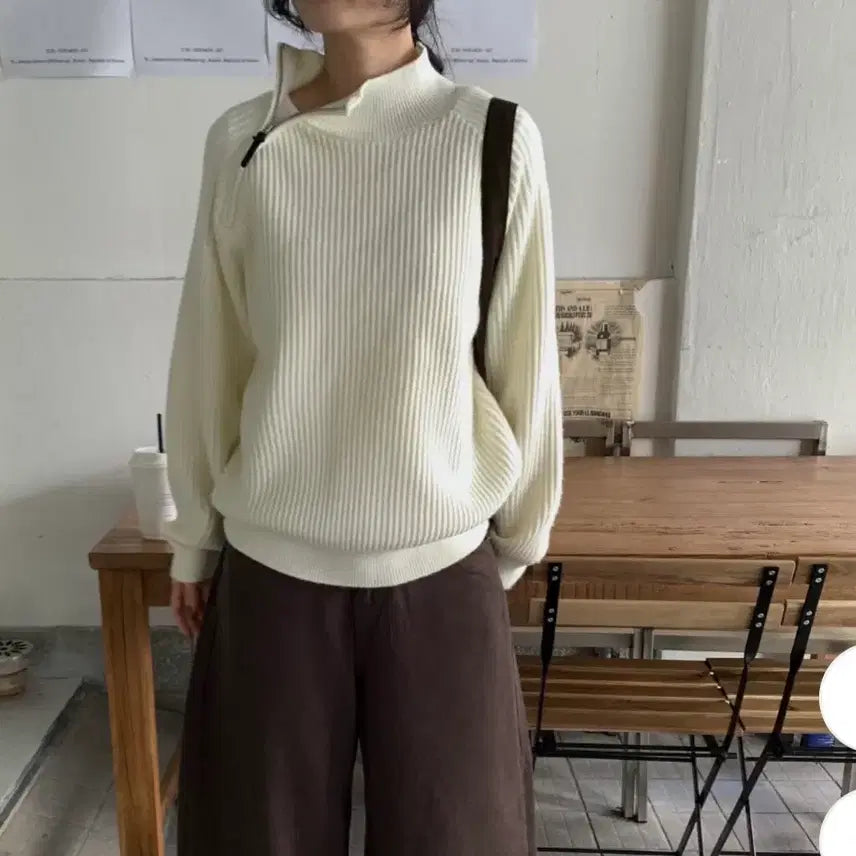 [BUNJANG] Moonz Shoulder Slant Zip-up Knit / 문즈 숄더 사선 집업 니트
