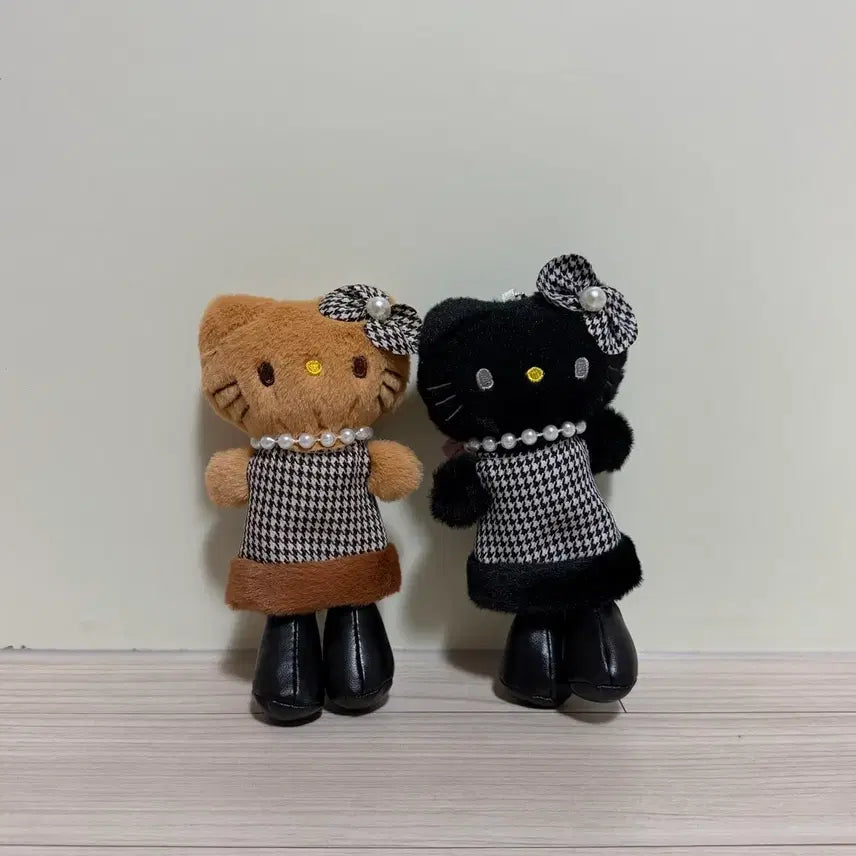 [BUNJANG] Hello Kitty Checkered Dress Keyring Bundle Set / [일괄] 롱다리 키티 체크 원피스 인형 키링 세트