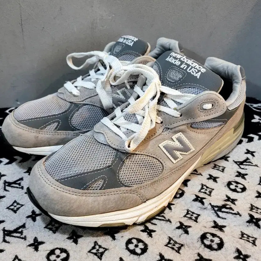 [BUNJANG] New Balance 933 Sneakers / 정품 뉴발란스 933 스니커즈