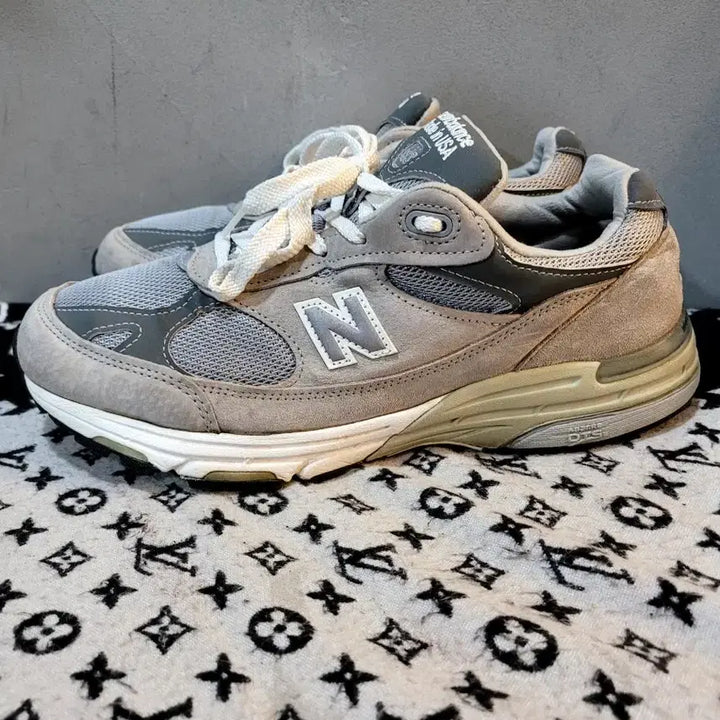 [BUNJANG] New Balance 933 Sneakers / 정품 뉴발란스 933 스니커즈