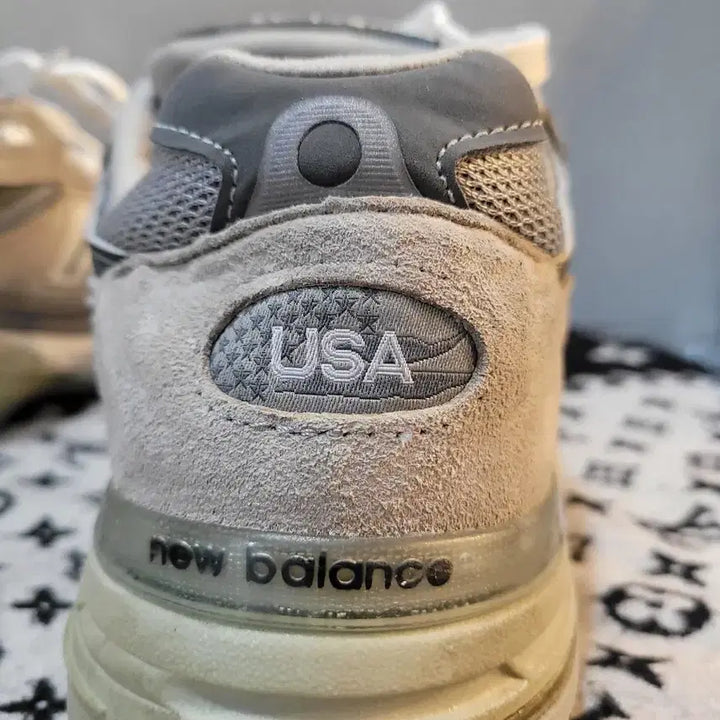 [BUNJANG] New Balance 933 Sneakers / 정품 뉴발란스 933 스니커즈