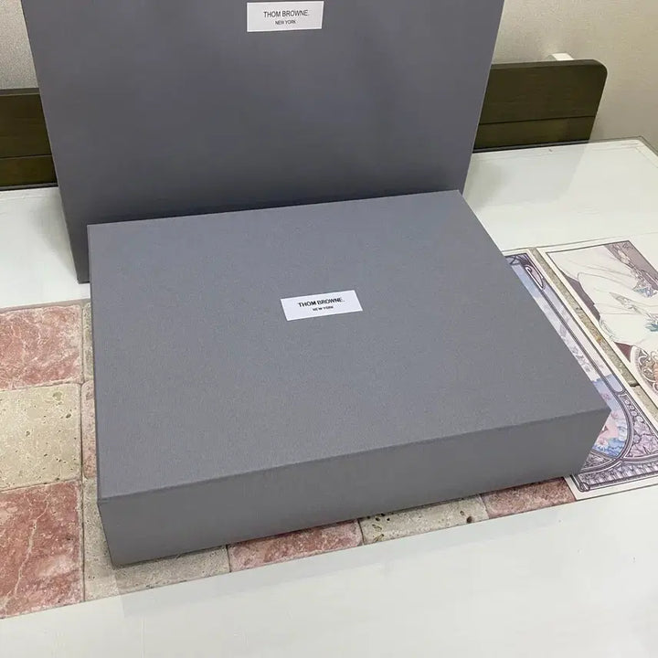 [BUNJANG] Thom Browne Box and Shopping Bag / 톰브라운 박스 + 쇼핑백