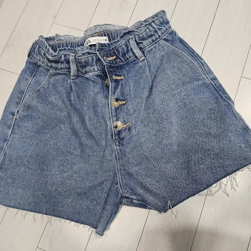 [BUNJANG] Zara Button Detail Denim Shorts / 자라 데님 반바지 버튼 디자인 38