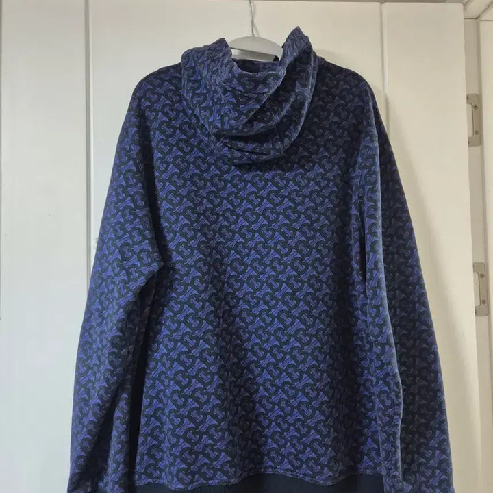 [BUNJANG] Burberry Blue Logo Pattern Hoodie (Size 105) / 버버리 블루 로고 패턴 후드티정품105