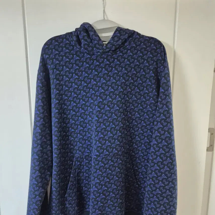 [BUNJANG] Burberry Blue Logo Pattern Hoodie (Size 105) / 버버리 블루 로고 패턴 후드티정품105