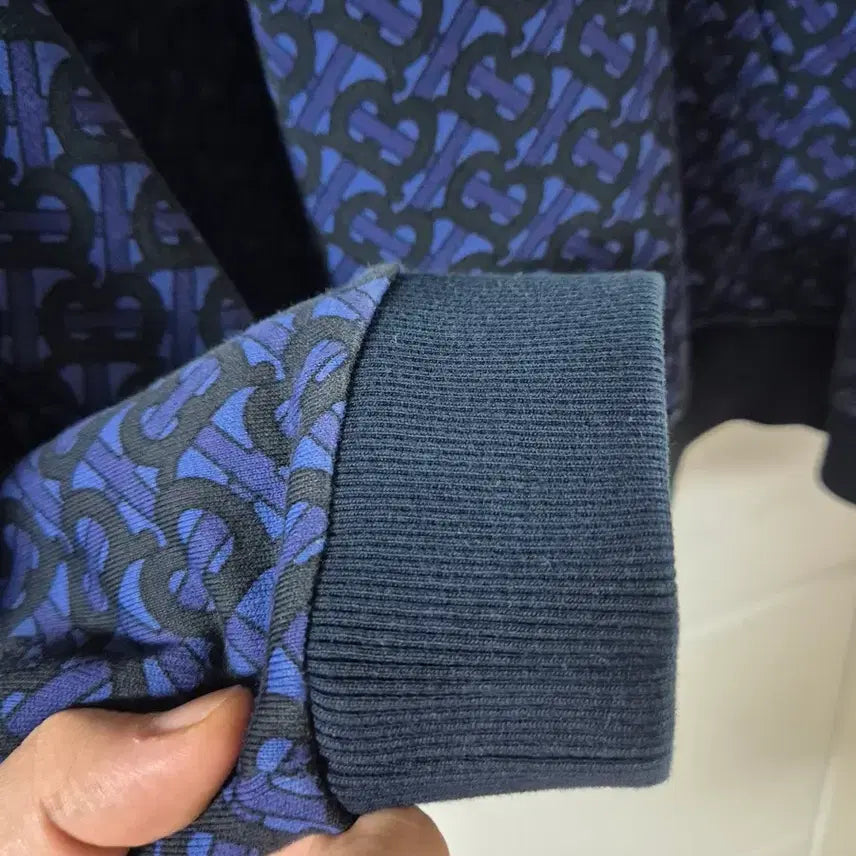 [BUNJANG] Burberry Blue Logo Pattern Hoodie (Size 105) / 버버리 블루 로고 패턴 후드티정품105