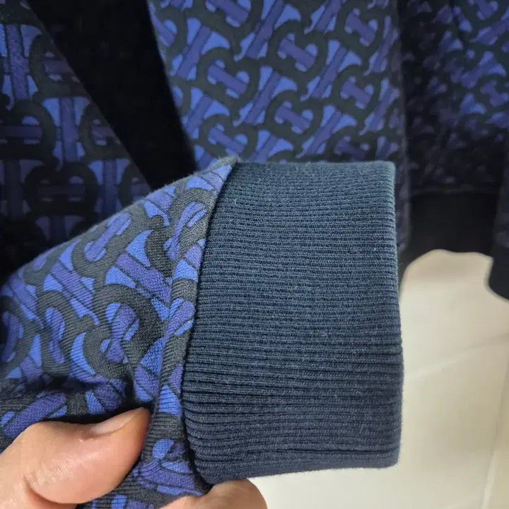 [BUNJANG] Burberry Blue Logo Pattern Hoodie (Size 105) / 버버리 블루 로고 패턴 후드티정품105