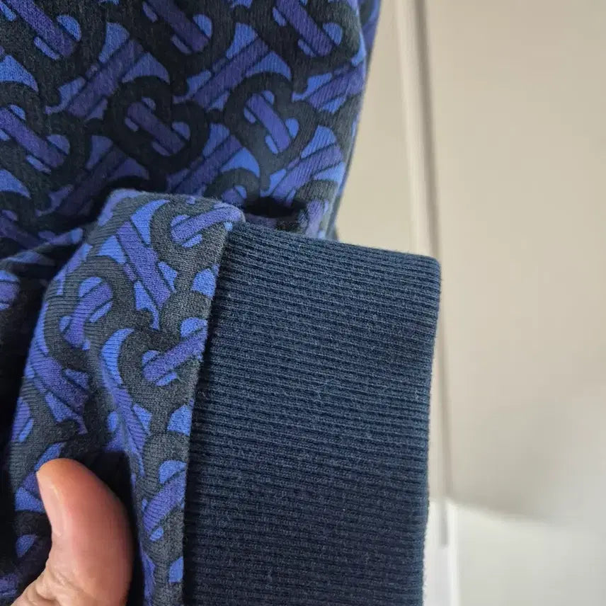 [BUNJANG] Burberry Blue Logo Pattern Hoodie (Size 105) / 버버리 블루 로고 패턴 후드티정품105