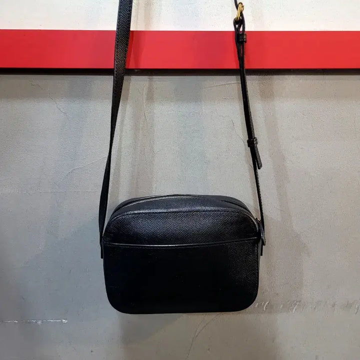 [SOLD OUT] 정품 발렌시아가 빌 카메라 크로스백
