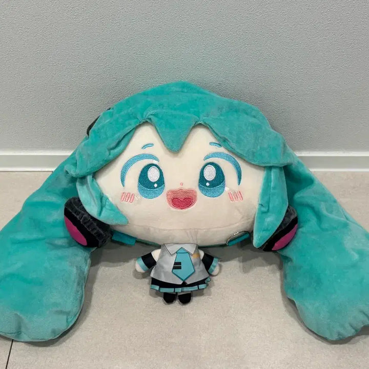 [BUNJANG] Hatsune Miku Big Head Backpack Plush / 하츠네 미쿠 큰 머리 배낭 인형
