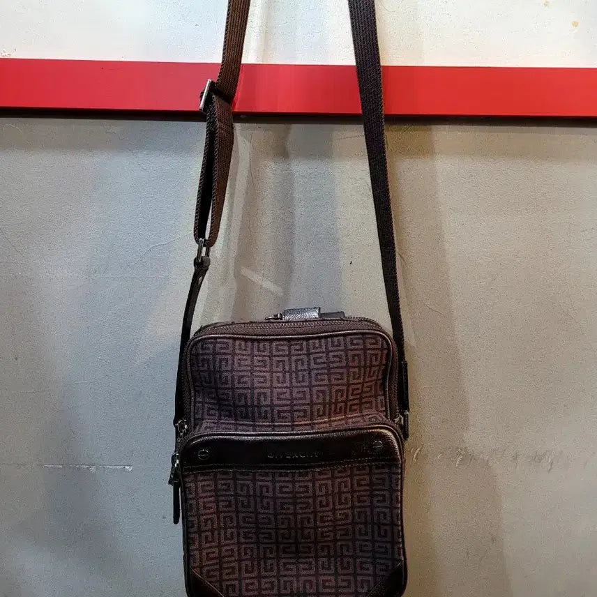 [BUNJANG] Givenchy Vintage Crossbody Bag / 정품 지방시 빈티지 크로스백