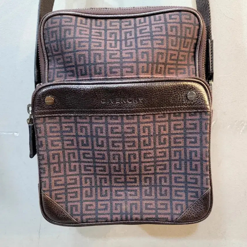 [BUNJANG] Givenchy Vintage Crossbody Bag / 정품 지방시 빈티지 크로스백