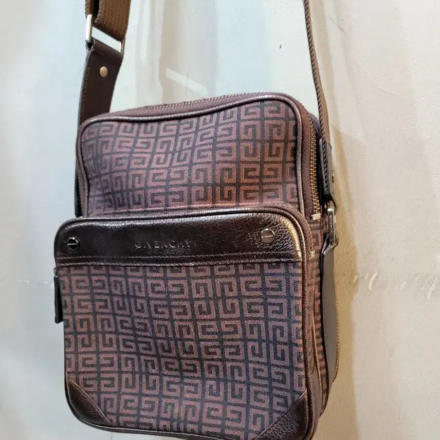 [BUNJANG] Givenchy Vintage Crossbody Bag / 정품 지방시 빈티지 크로스백