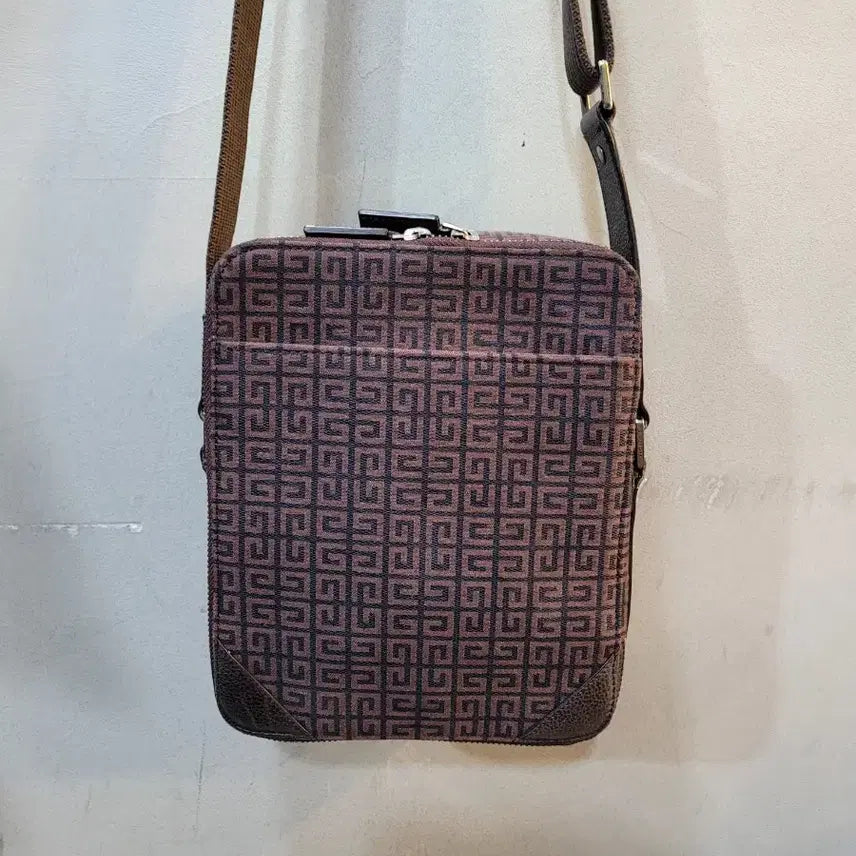 [BUNJANG] Givenchy Vintage Crossbody Bag / 정품 지방시 빈티지 크로스백