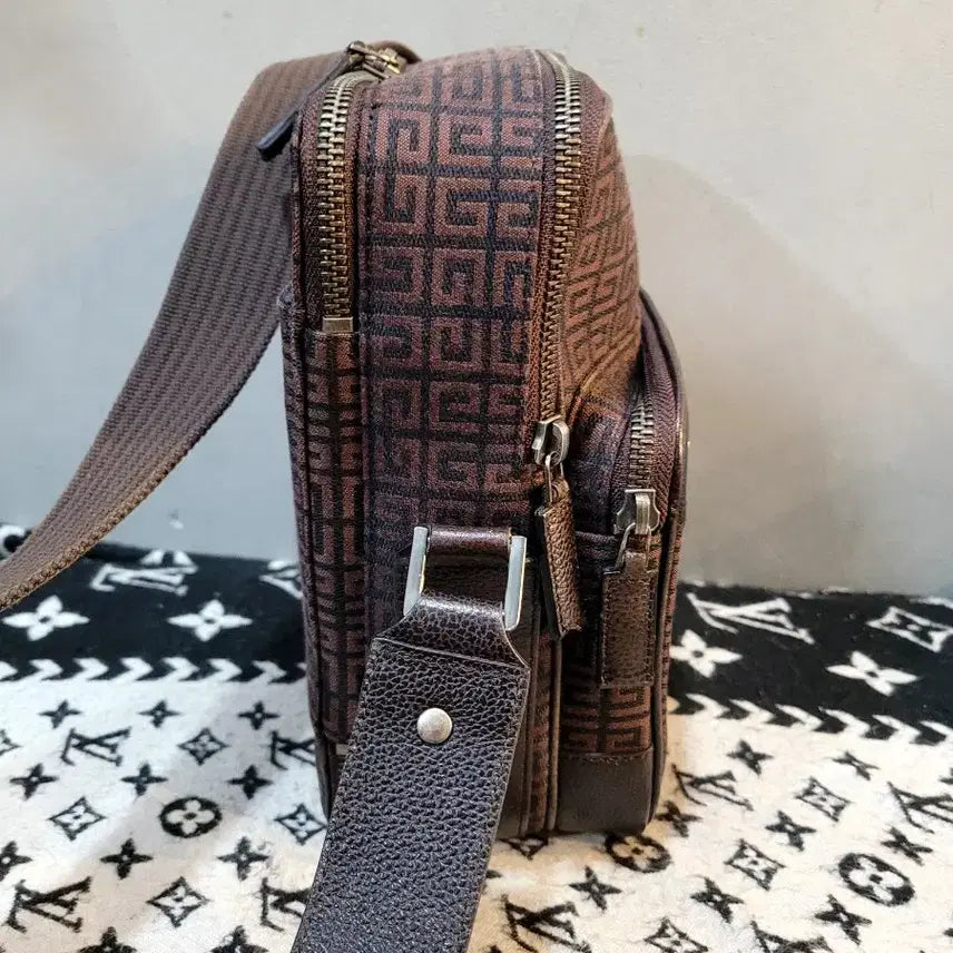[BUNJANG] Givenchy Vintage Crossbody Bag / 정품 지방시 빈티지 크로스백