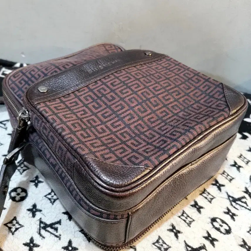 [BUNJANG] Givenchy Vintage Crossbody Bag / 정품 지방시 빈티지 크로스백