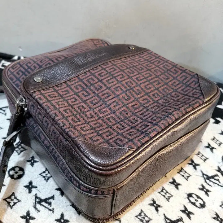 [BUNJANG] Givenchy Vintage Crossbody Bag / 정품 지방시 빈티지 크로스백