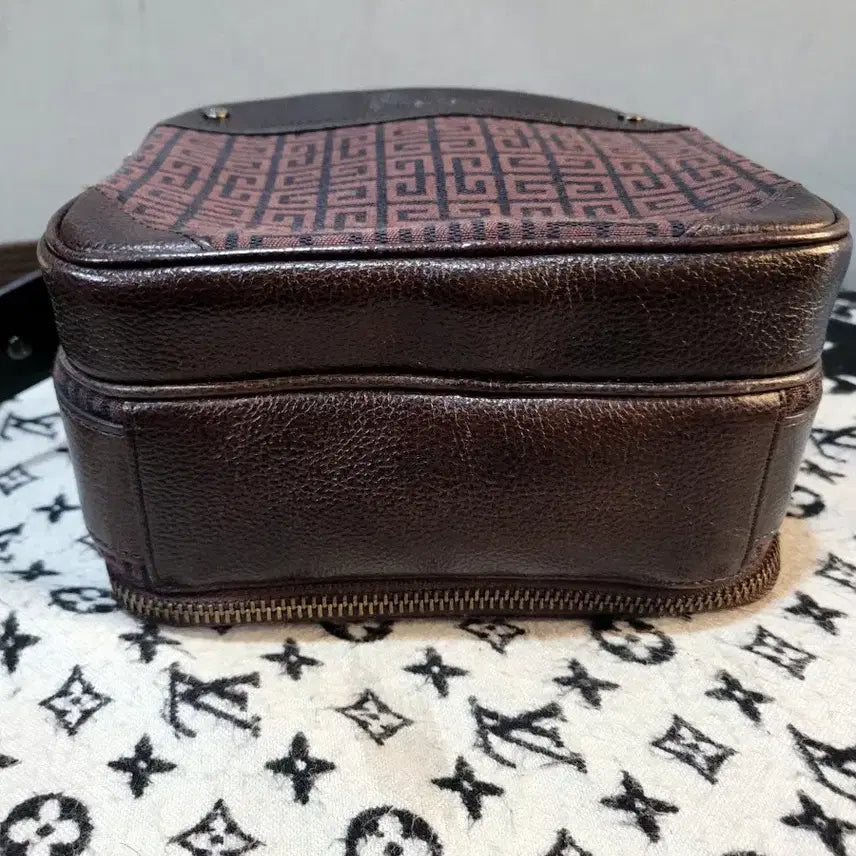 [BUNJANG] Givenchy Vintage Crossbody Bag / 정품 지방시 빈티지 크로스백
