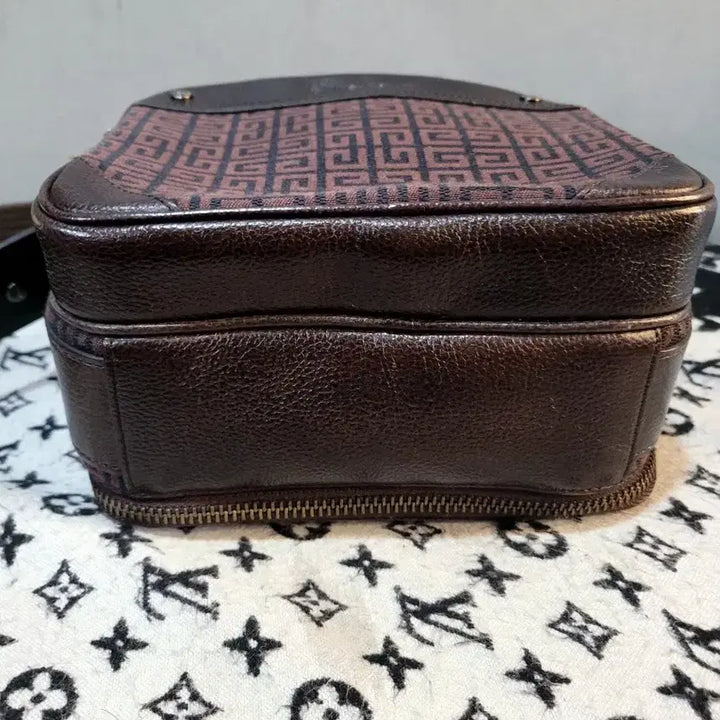 [BUNJANG] Givenchy Vintage Crossbody Bag / 정품 지방시 빈티지 크로스백