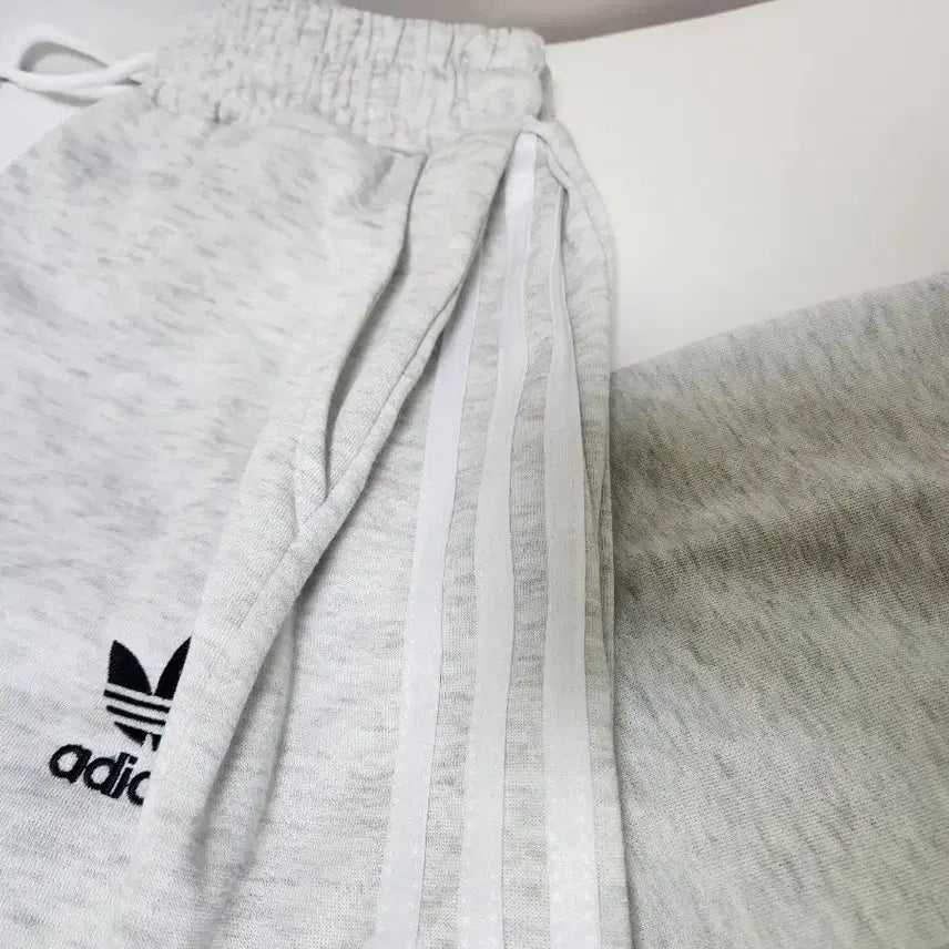 [BUNJANG] Adidas Three-Stripe Pleated Wide Leg Pants / 아디다스 3선 옆핀턱와이드바지