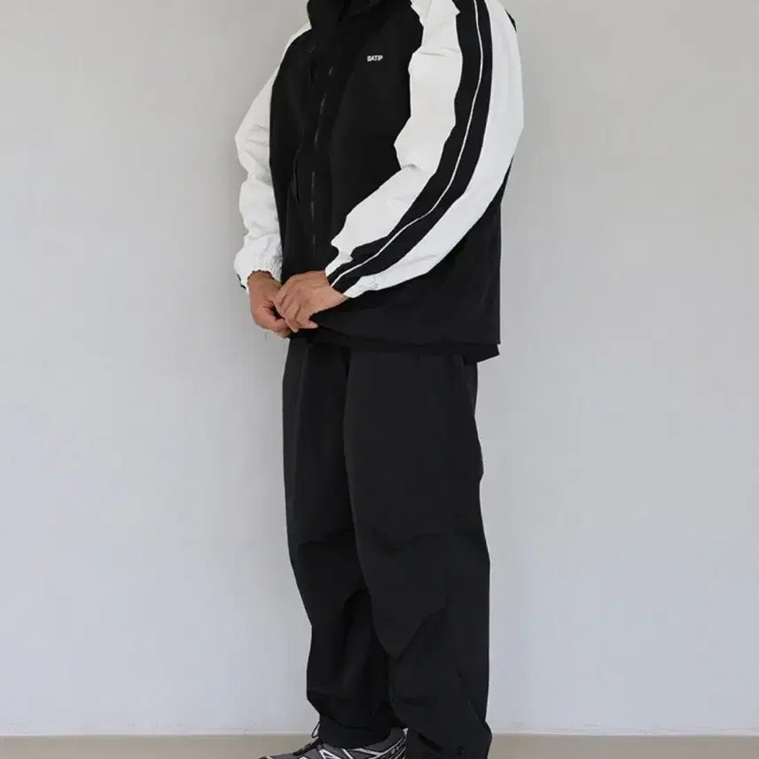[BUNJANG] Vattip Windbreaker Jacket Nylon Piste Black / 바팁 바람막이 자켓 우븐 나일론 피스테 검정 2size