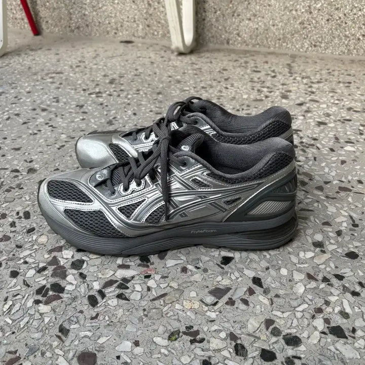 [BUNJANG] Asics Kiko Gel-Korika Silver Sneakers / 아식스 키코 젤코리커 실버 275