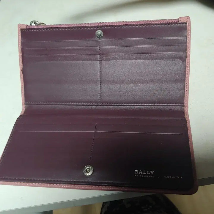 [BUNJANG] Bally Caviar Leather Zip Wallet / 발리 2단 장지갑 지퍼디테일 현금지갑